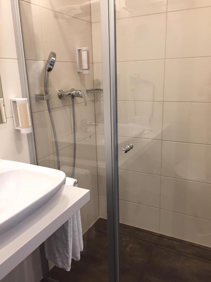 Family Room,1219293436:JPEG